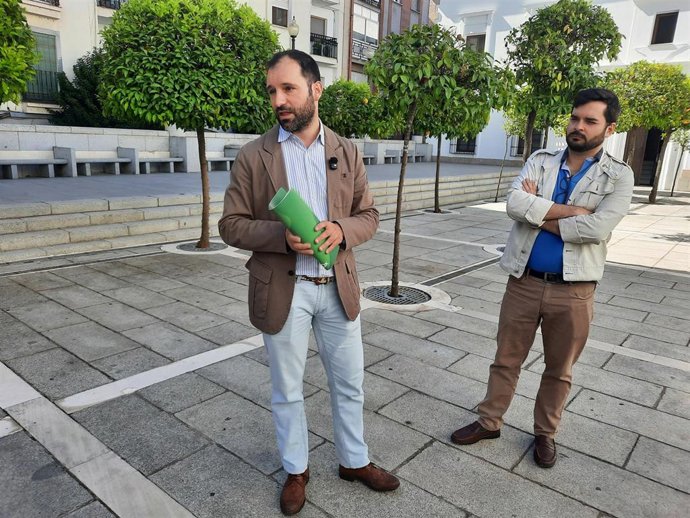 El portavoz adjunto de Vox en la Asamblea de Extremadura, Álvaro Luis Sánchez-Ocaña, en declaraciones a los medios