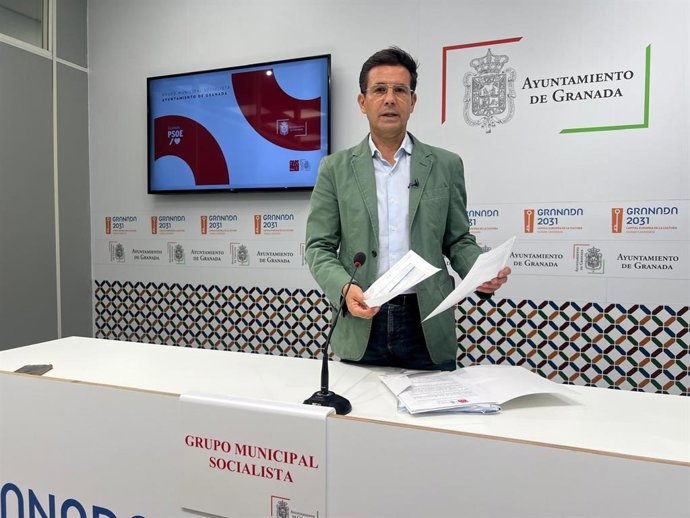 El viceportavoz del PSOE en el Ayuntamiento de Granada Paco Cuenca