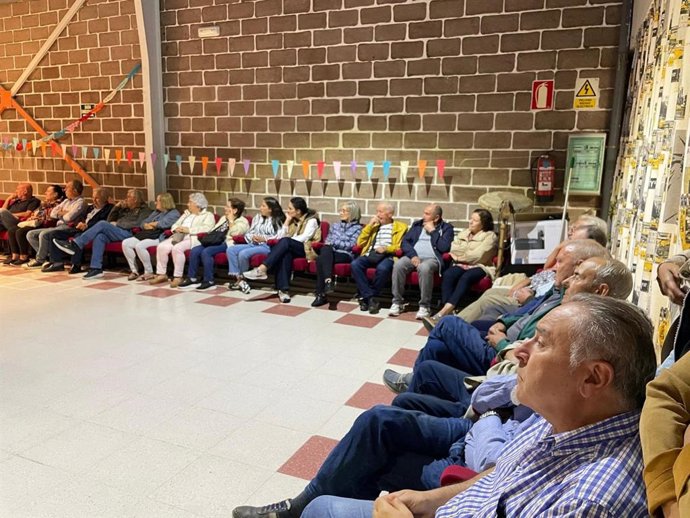 La Asociación de Vecinos de Beiro (Ourense) mantiene una reunión para tratar la nueva línea de autobuses en la ciudad, planteada por el Ayuntamiento de Ourense y que entra en vigor el martes 16 de septiembre