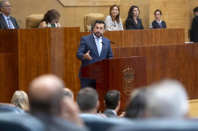 El portavoz del PP en la Asamblea, Carlos Díaz-Pache, interviene durante el segundo día del Debate sobre el Estado de la Región