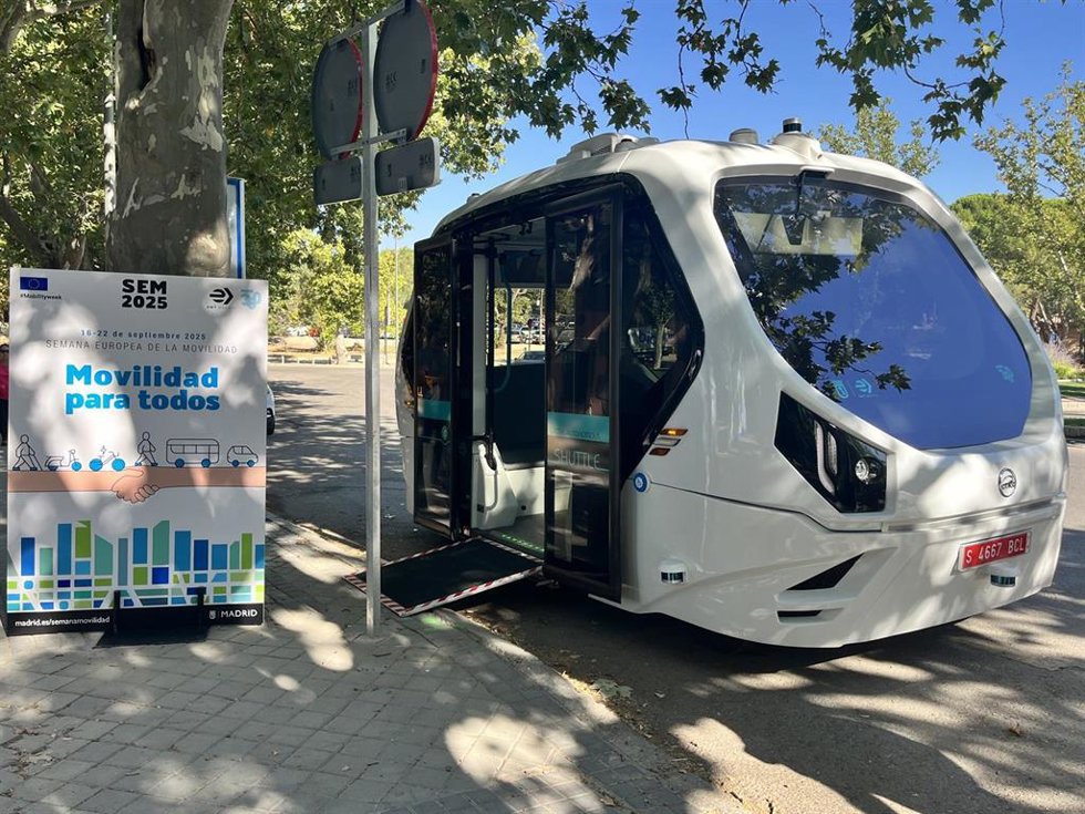 Vehículo autónomo que circula en un proyecto piloto en Casa de Campo (Madrid)