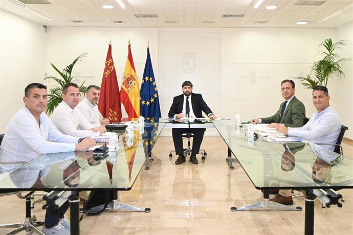 Reunión del presidente de la Comunidad con el secretario general del Comité Federal del Sindicato Unificado de Policía en la Región de Murcia y el delegado regional de la Asociación Unificada de Guardias Civiles