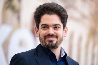 Archivo - FILED - 01 February 2023, Bavaria, Munich: Lahav Shani, newly-appointed chief conductor of the Munich Philharmonic Orchestra, attends a press briefing during his introduction. The Munich Philharmonic and its chief conductor, Lahav Shani, have be