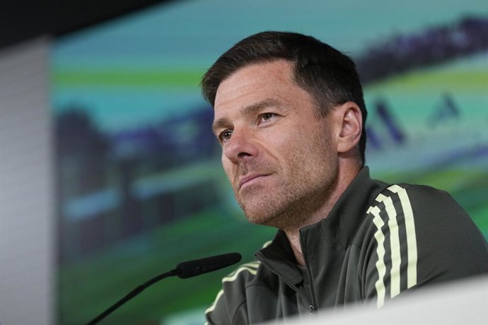 Xabi Alonso, técnico do Real Madrid, participa de sua coletiva de imprensa durante o dia de treinamento do Real Madrid antes da partida de futebol contra a Real Sociedad pela Liga Espanhola, LaLiga EA Sports, na Ciudad Deportiva Real Madrid, em 12 de sete