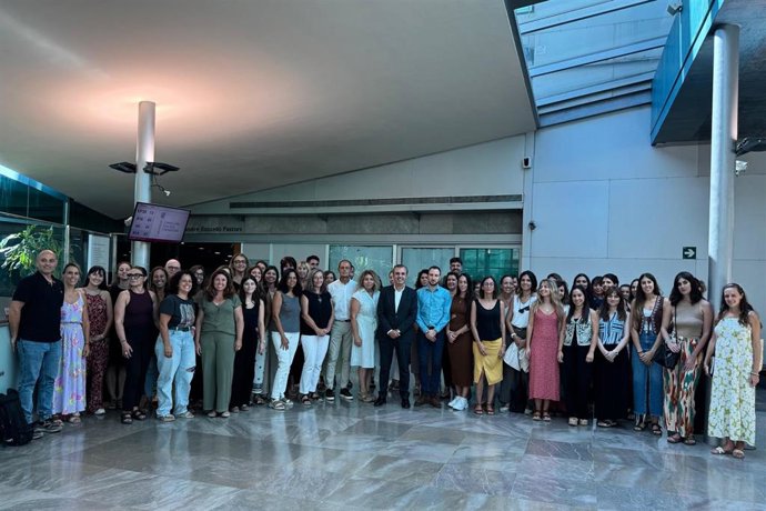 El conseller de Educación y Universidades, Antoni Vera, recibe a los psicólogos incorporados para el curso 2025-2026.