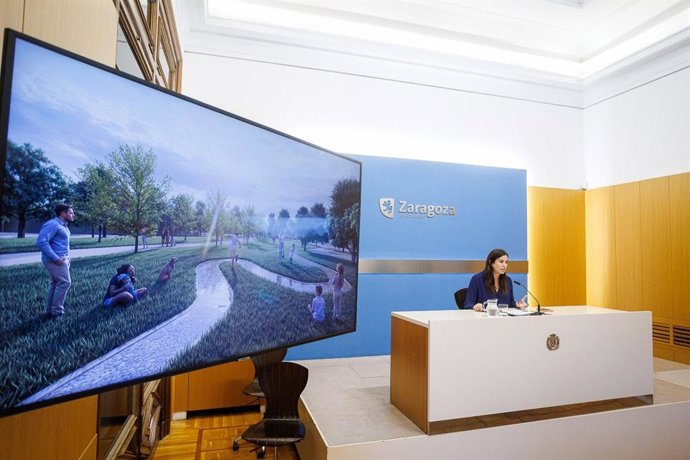 La consejera municipal de Medio Ambiente y Movilidad, Tatiana Gaudes, presenta el nuevo proyecto ejecutivo de la segunda fase del Bosque de Torre Ramona