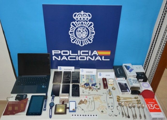 Detenida en Aranda (Burgos) la empleada de una residencia por hurtar dinero y joyas a un matrimonio.