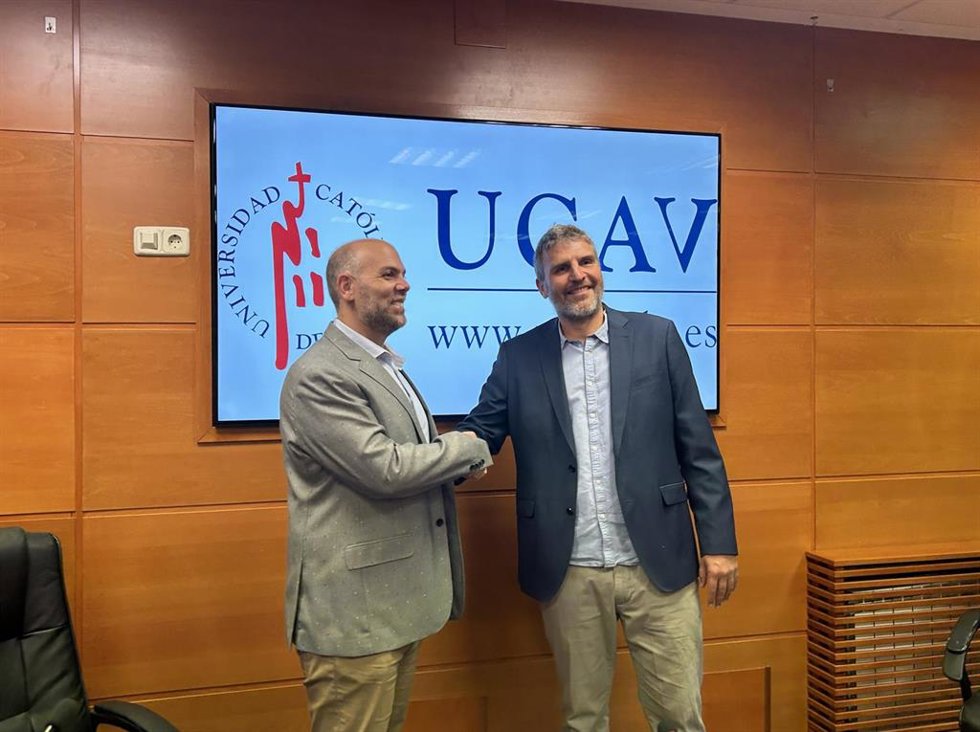 El Director De La Cátedra, Ricardo Reier, Junto Con El Presidente De CEOE Ávila, Diego Díez.
