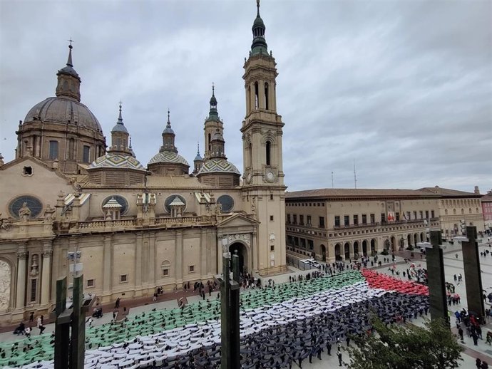 Archivo - Encuentro en la plaza del Pilar de Zaragoza.