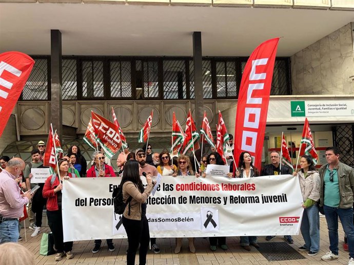 Manifestación de CCOO en protesta por las agresiones a educadores sociales.