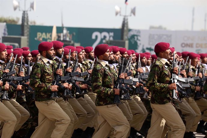 Archivo - (210325) -- ISLAMABAD, March 25, 2021 (Xinhua) -- Pakistani soldiers march during the Pakistan Day military parade in Islamabad, capital of Pakistan, March 25, 2021. Pakistan on Thursday held the Pakistan Day military parade in the capital Islam