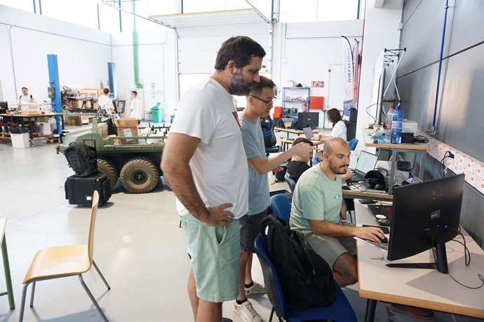 Archivo - Una tesis doctoral, leída en la Universidad de Málaga (UMA), propone una arquitectura pionera para mejorar la coordinación entre robots y equipos humanos en situaciones de emergencia, especialmente donde hay poca o nula conectividad.