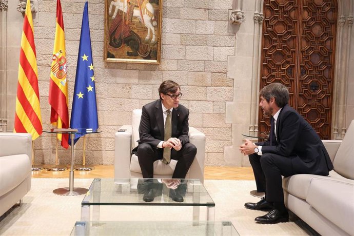 Reunión del presidente Salvador Illa y el ministro Ernest Urtasun en el Palau de la Generalitat