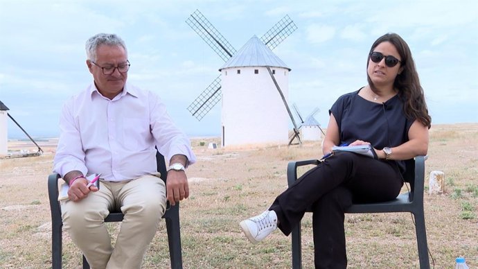 Archivo - Los dos coordinadores de Movimiento Sumar en Castilla-La Mancha, María Cañadillas y Jesús Plaza.