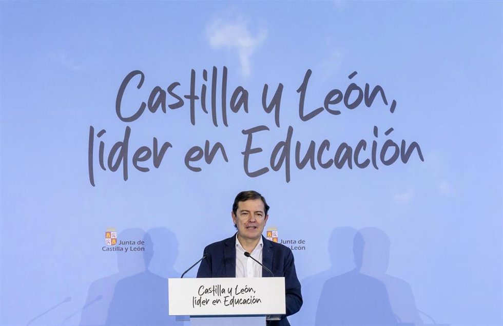 Mañueco durante el inicio del curso escolar en Secundaria, Bachillerato y FP en Villamuriel de Cerrato.