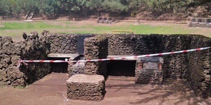 Asadero clausurado en un área recreativa de Tenerife
