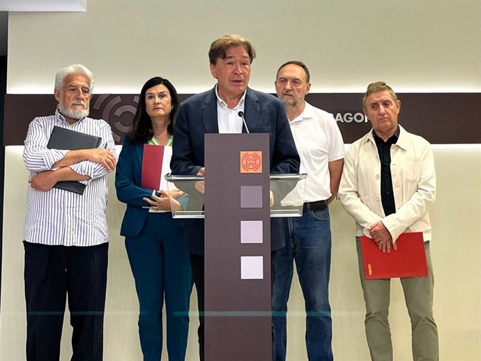 De izquierda a derecha Gimeno, Lasobras, Guitarte, Yzuel y Salillas este lunes en la sala de prensa de las Cortes para presentar la manifestación frenet al MNAC