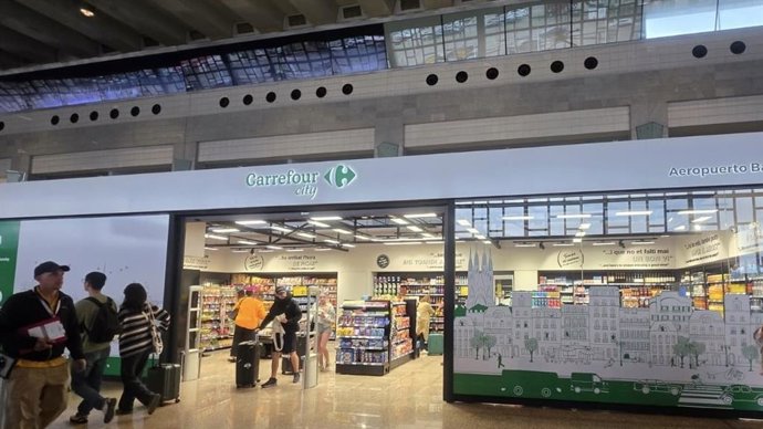 La botiga de Carrefour a l'Aeroport de Barcelona