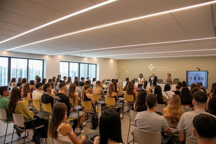 Sessió de benvinguda als estudiants del nou grau 
