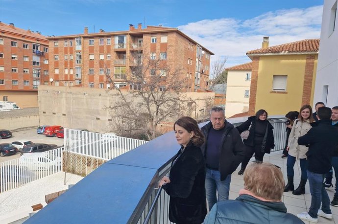 La alcaldesa de Teruel, Emma Buj, este lunes durante su visita al barrio de San León
