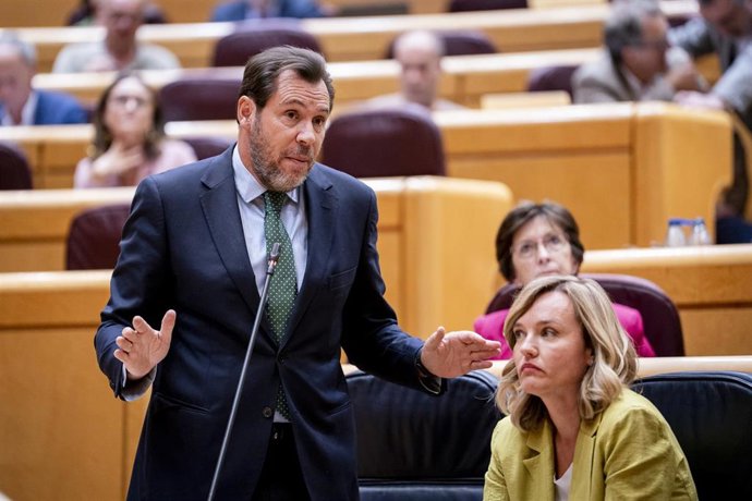 El ministro de Transportes y Movilidad Sostenible, Óscar Puente, interviene durante una sesión de control al Gobierno, en el Senado, a 9 de septiembre de 2025, en Madrid (España).