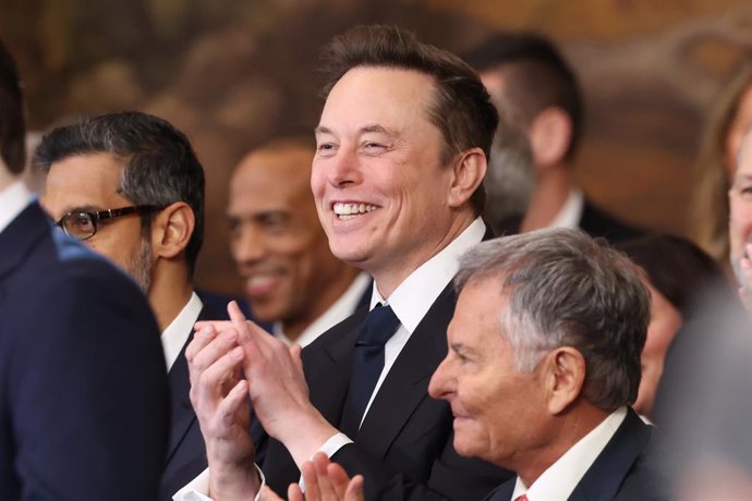 Archivo - 20 de janeiro de 2025, Washington, Distrito de Columbia, EUA: Elon Musk, CEO e proprietário da Tesla X, reage enquanto o presidente dos EUA, Donald Trump, faz seu discurso de posse no dia de sua posse presidencial na Rotunda do Capitólio dos EUA