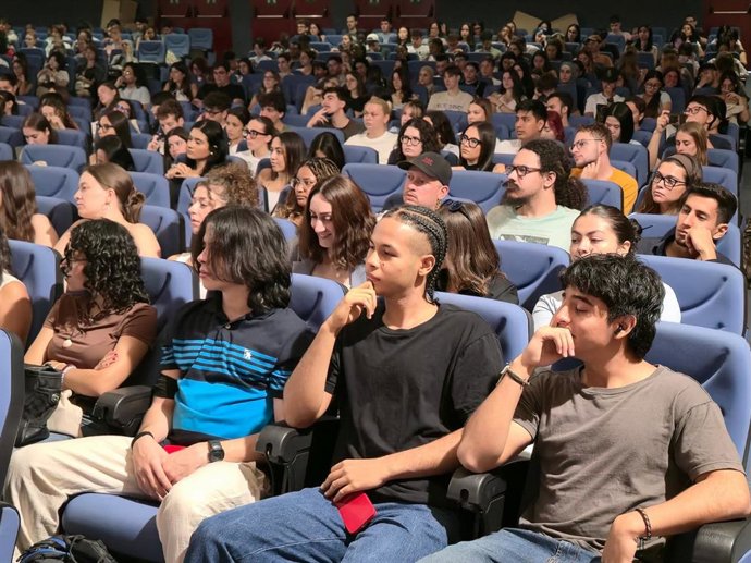 Estudiantes extranjeros en la jornada de bienvenida.