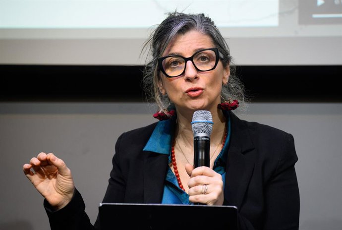 Archivo - 19 de fevereiro de 2025, Berlim: Francesca Albanese, Relatora Especial do Conselho de Direitos Humanos da ONU para os Territórios Palestinos Ocupados, fala durante o evento transferido intitulado "Condições de uma vida a ser destruída: Perspecti