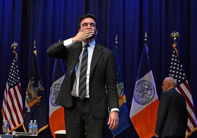 September 6, 2025, New York, New York, USA: Senator Bernie Sanders (I-VT) brings the Fighting Oligarchy tour to New York City, where he  holds a town hall gathering at Brooklyn College with Democratic NYC mayoral candidate, Zohran Mamdani. Sanders endorse