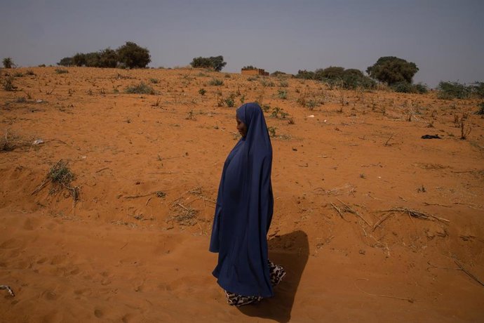 Archivo - Una mujer con velo en la aldea de Ganguel, a 11 de enero de 2023, en Ganguel, Sokoto, Níger (África). 