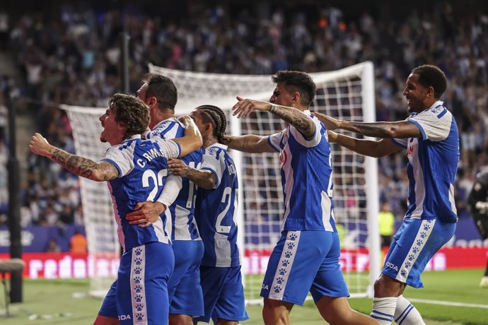 Los jugadores del Espanyol celebran el gol de Kike García ante el Mallorca