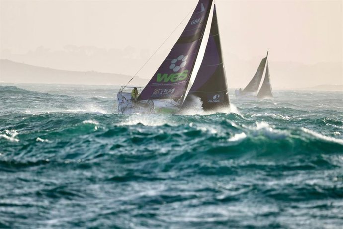 La flota de la 56 edición de La Solitaire du Figaro pone rumbo a Vigo
