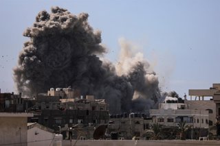 September 15, 2025, Gaza City, Gaza Strip, Palestinian Territory: Smoke rises from Al-Ghafri Tower, after it was hit by an Israeli air strike, in Gaza City, September 15, 2025