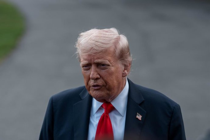 11 de setembro de 2025, Washington, Dc, Estados Unidos: O Presidente DONALD TRUMP recebe perguntas da mídia antes de deixar a Casa Branca em 11 de setembro de 2025. O presidente Trump respondeu a perguntas sobre o assassinato de Charlie Kirk, a situação n