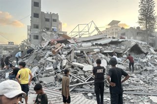 PALESTINIAN TERRITORIES, GAZA STRIP - SEPTEMBER 15, 2025: People gather outside a building damaged in an Israeli airstrike west of Gaza City