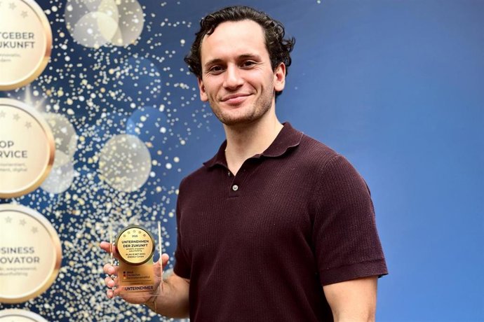 PLAN-B NET ZERO honoured with the Future Award at Europe’s largest AI fest