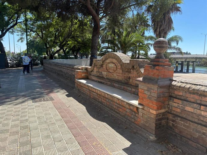 Banco en el Paseo de las Delicias (Sevilla).