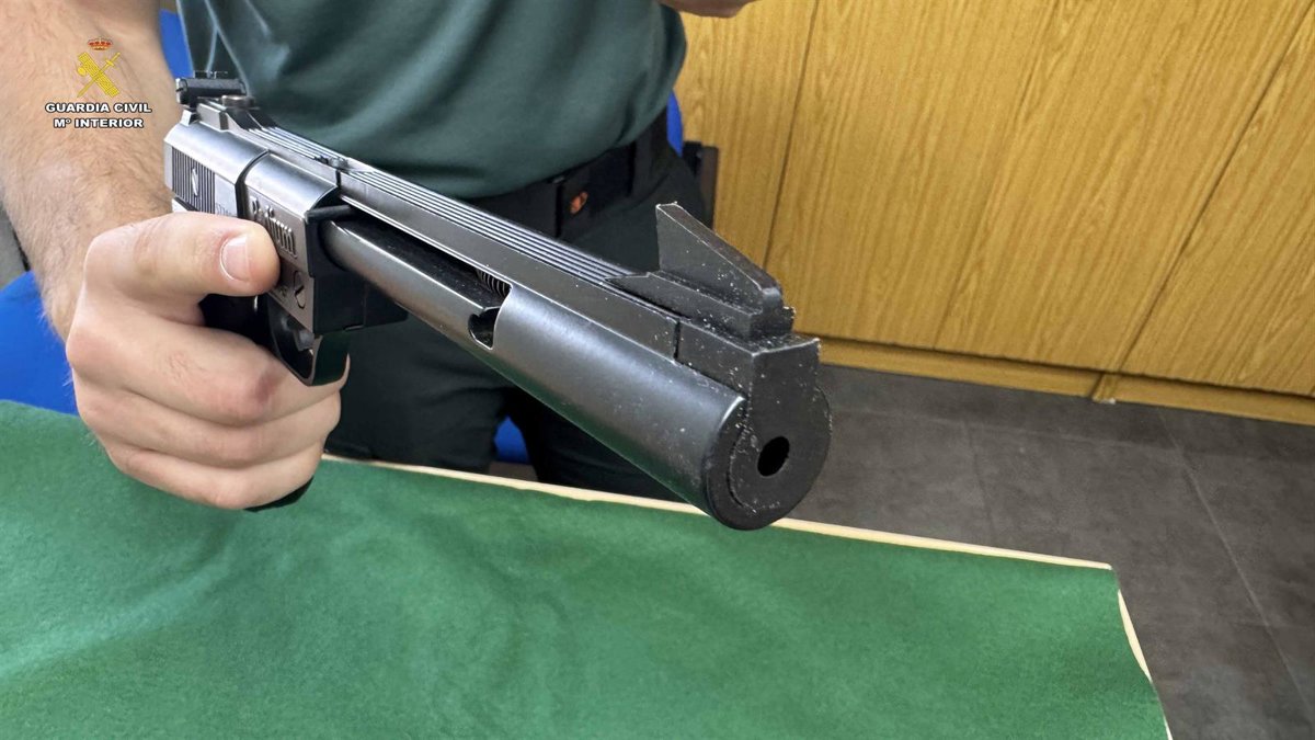 La Guardia Civil denuncia a un vecino de Logroño por portar y exhibir una pistola de aire comprimido en Nalda