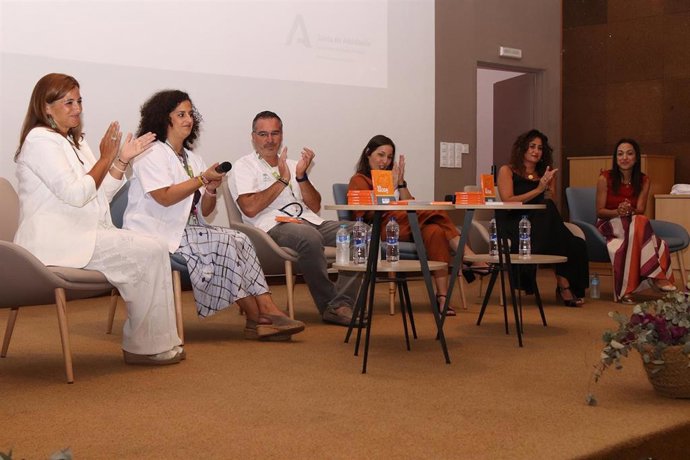 Momento de la presentación del Manual de Protocolos de Tratamientos de Tumores digestivos.