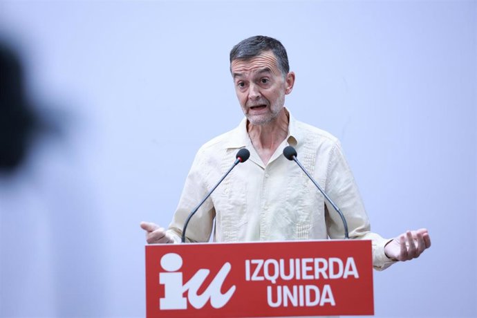 El coordinador federal de Izquierda Unida, Antonio Maíllo, ofrece una rueda de prensa en el inicio del curso político. A 1 de septiembre de 2025, en Sevilla, Andalucía (España)