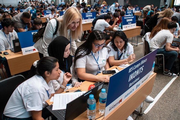 Archivo - Un total de 11.466 jóvenes y 412 escuelas de España participan en la competición educativa 'Young Business Talents'