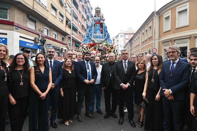 López Miras acompaña a la Virgen de la Fuensanta en la Romería de regreso a su santuario