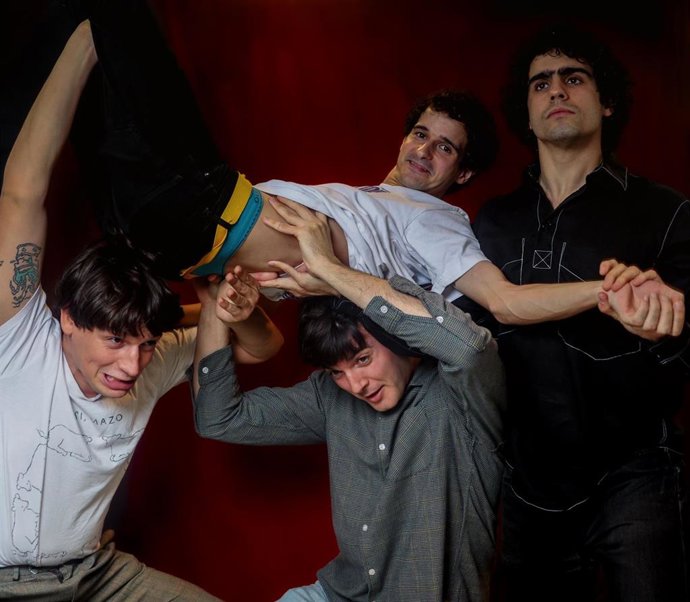 Archivo - El grupo musical Carolina Durante posa para Europa Press, en el Teatro Eslava de Madrid, a 14 de noviembre de 2023, en Madrid (España). Carolina Durante es una banda de indie rock madrileña formada en 2017 y compuesta por Diego Ibáñez, Martín Va