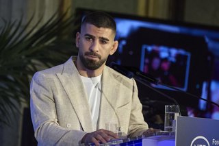 El actual Campeón Mundial de Peso Ligero de UFC, Ilia Topuria, durante un desayuno informativo de Nueva Economía Forum, en el Real Casino Gran Círculo de Madrid, a 16 de septiembre de 2025, en Madrid (España).