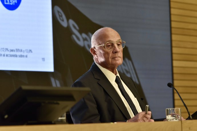 El presidente de Banco Sabadell, Josep Oliu, durante una rueda de prensa, a 12 de septiembre de 2025, en Sant Cugat del Vallès, Barcelona, Cataluña (España).
