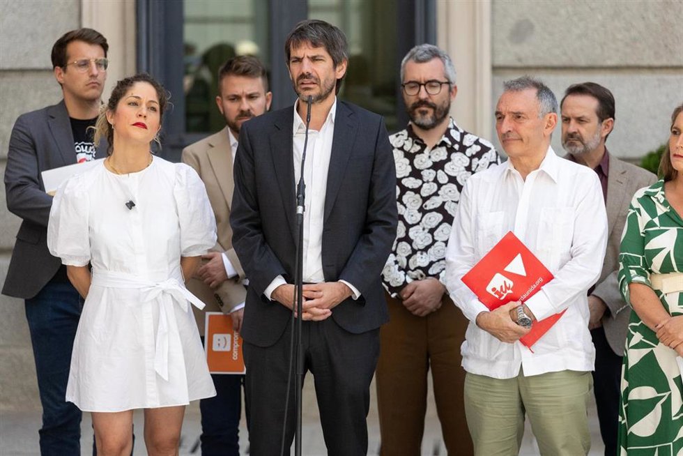 Archivo - El ministro de Cultura, Ernest Urtasun, ofrece declaraciones a los medios tras la reunión de seguimiento del pacto del Gobierno de coalición entre PSOE y Sumar, en el Congreso de los Diputados, a 2 de julio de 2025, en Madrid (España).