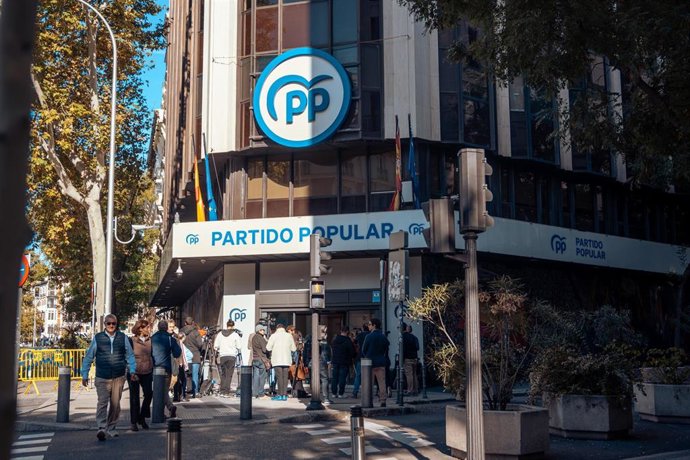 Archivo - Fachada de la sede del Partido Popular, a 13 de octubre de 2024, en Madrid (España). 
