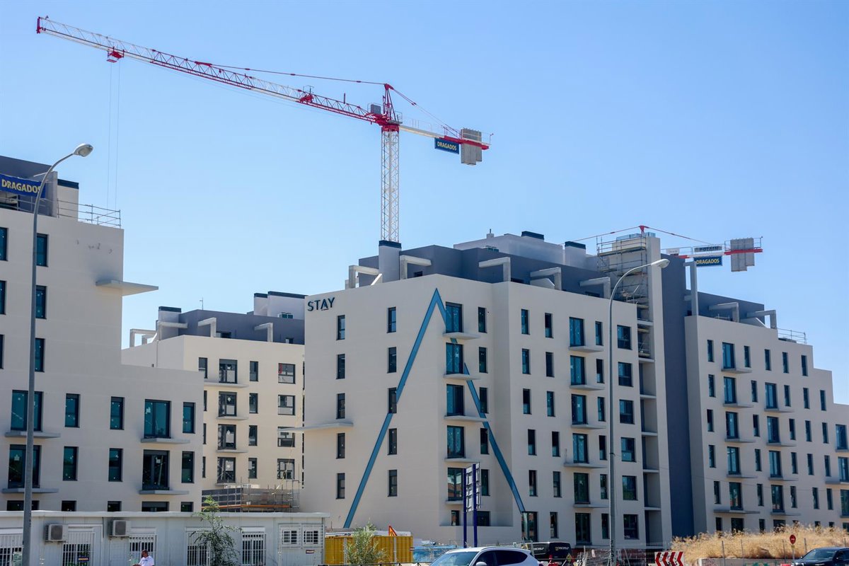 La superficie visada para edificación en España se mantiene en niveles de 2024 en la primera mitad del año