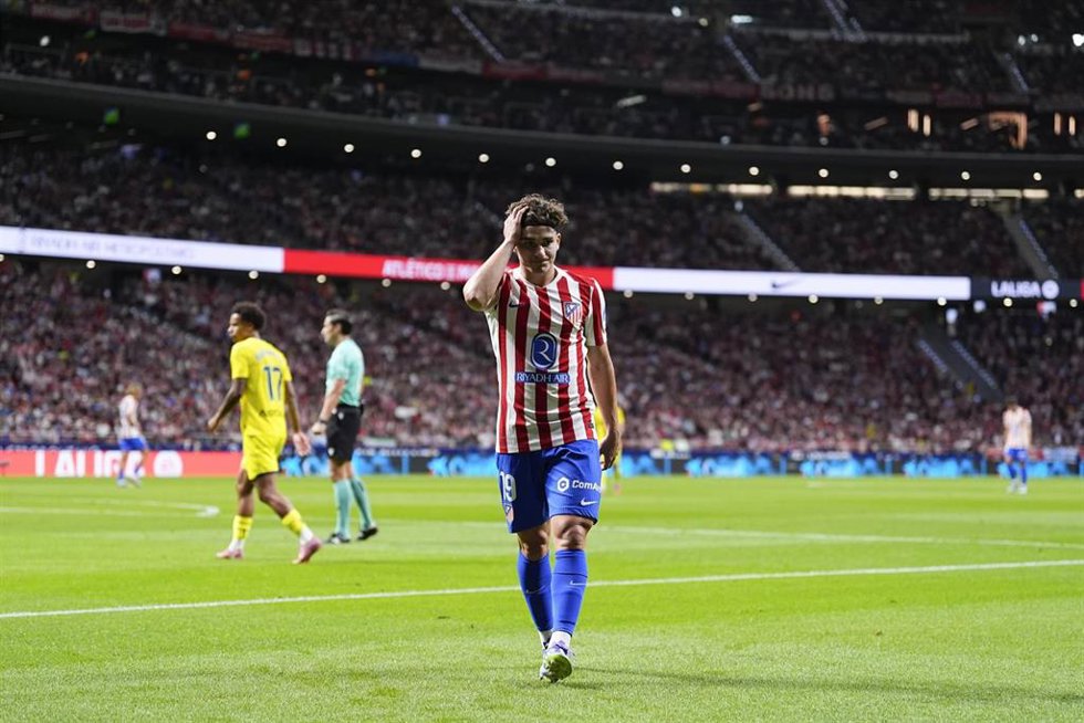 Julián Álvarez durante el Atlético de Madrid-Villarreal CF de LaLiga EA Sports 25-26