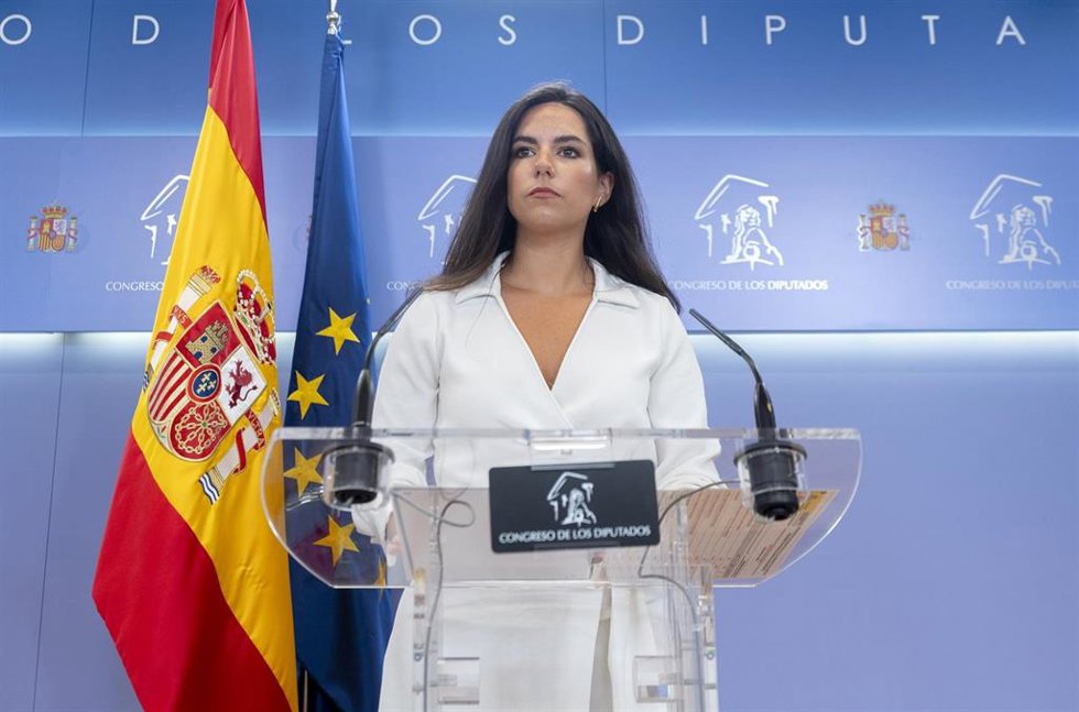 La portavoz de VOX en el Congreso, Pepa Millán, durante una rueda de prensa en el Congreso. 
